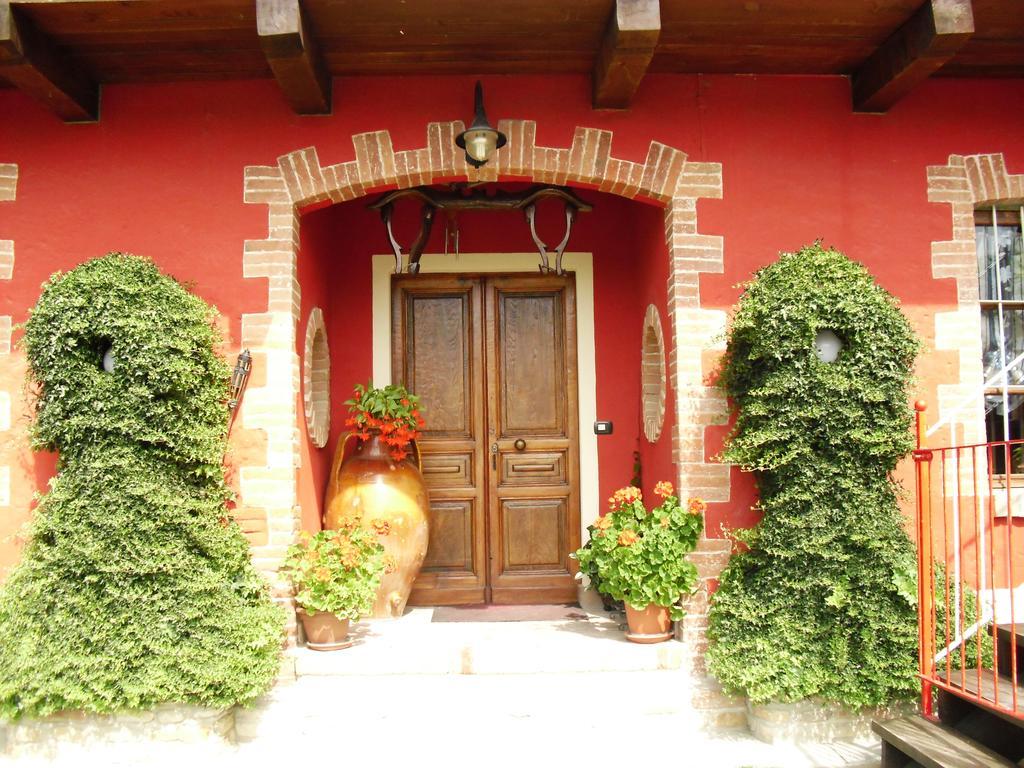 Bricco Del Gallo Sinio Buitenkant foto