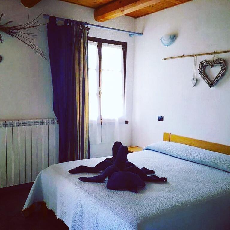 Bricco Del Gallo Sinio Buitenkant foto
